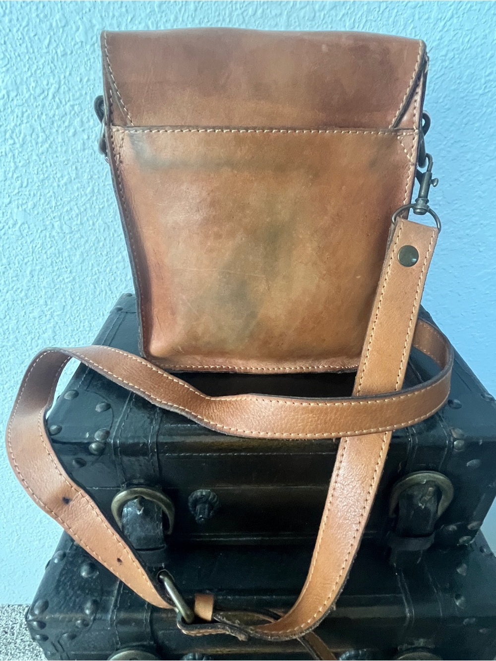 Patricia Nash Tan Leather Crossbody Bag - Picture 4 of 10